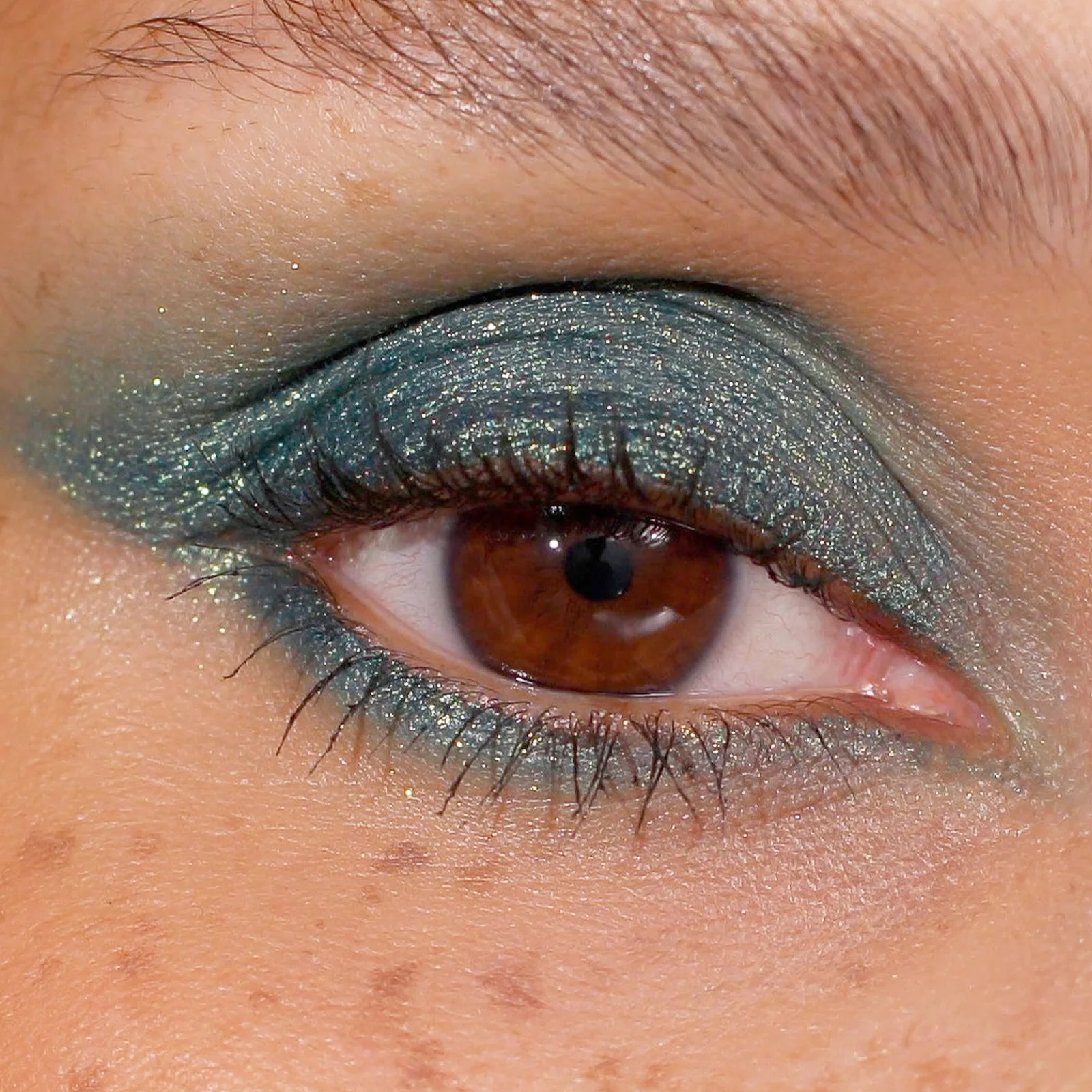 Velvet Love Eyeliner Pencil (Metallic Emerald) - Image 4
