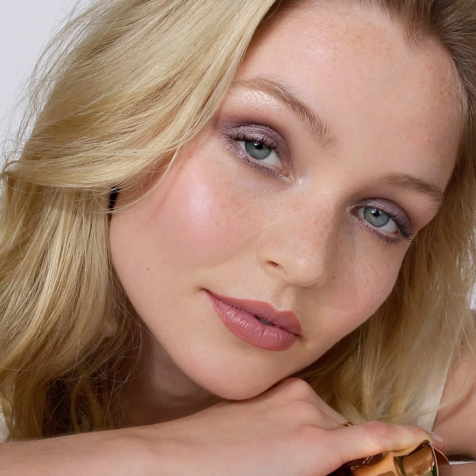 Velvet Love Eyeliner Pencil (Metallic Taupe) - Image 3
